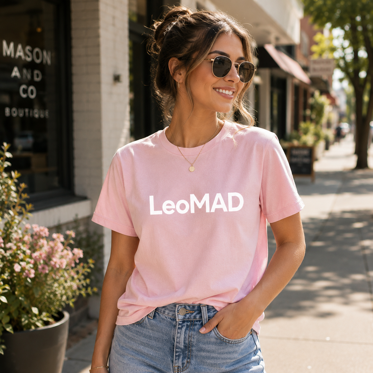 LeoMAD Modern Graphic T-Shirt - Light Pink